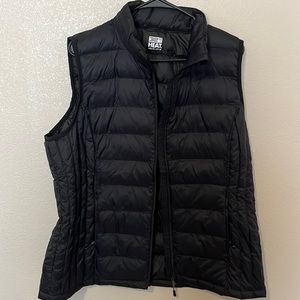 32 degree black puffer vest size xl.